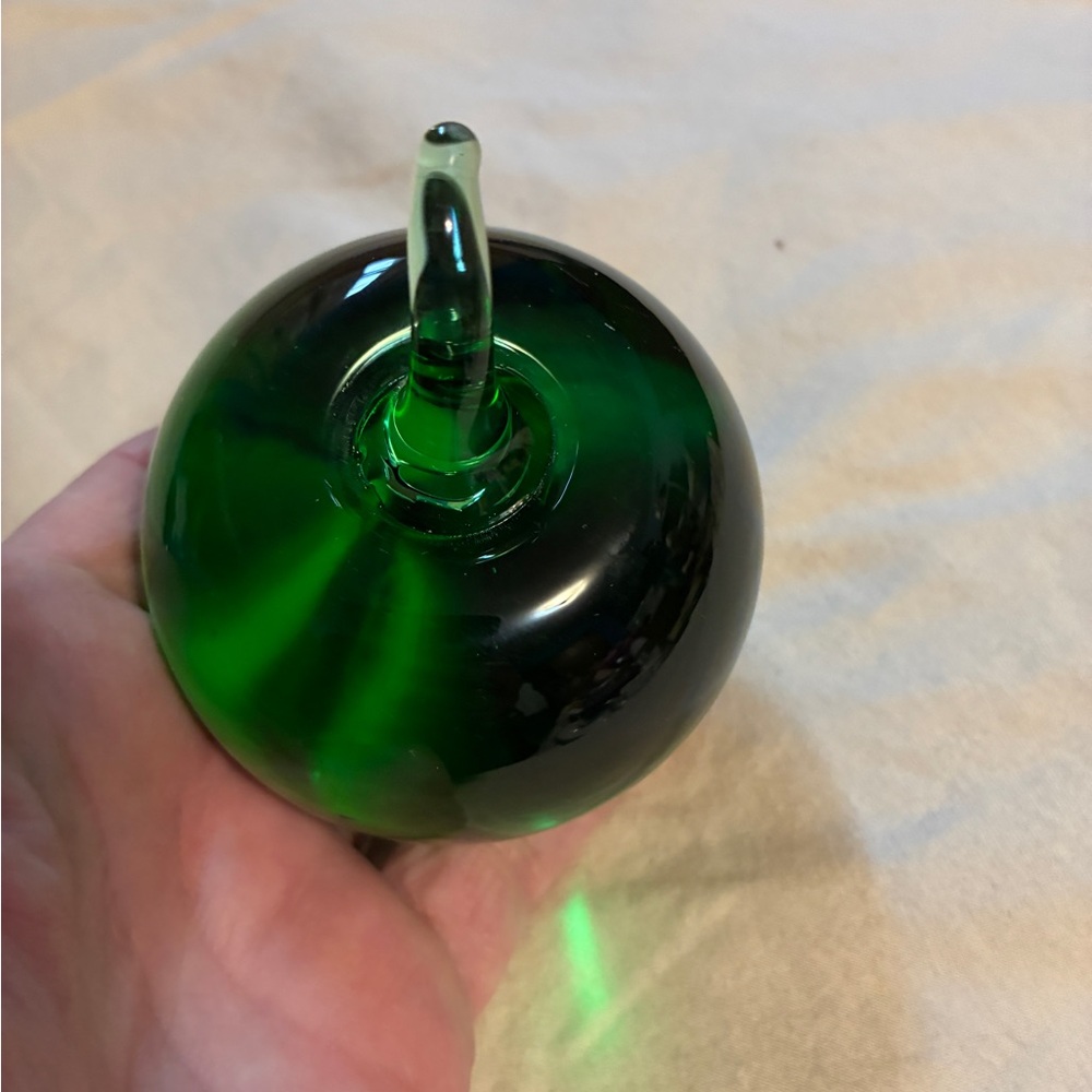 Murano style Green Glass Decorative Apple Paperweight Art blown glass - Picture 4 of 7